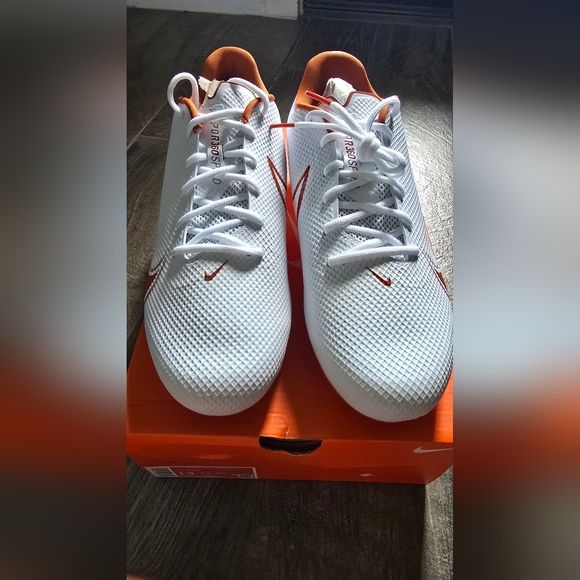 Nike Men's White and Orange Football Cleats - Picture 1 of 7